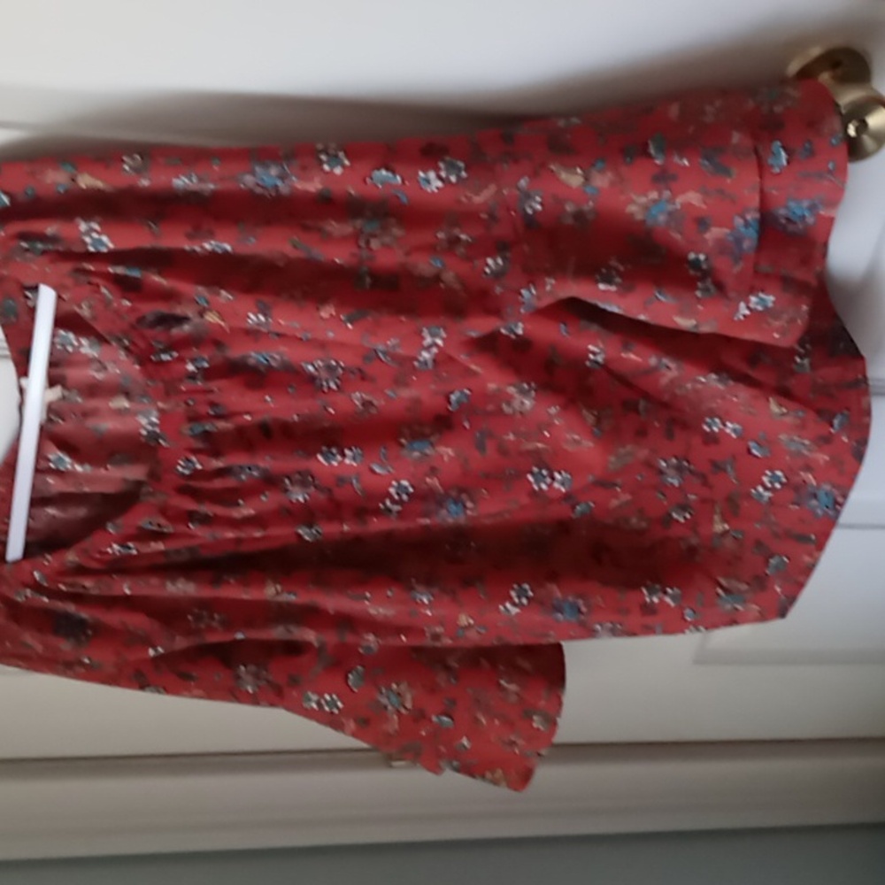 Women's floral medium size top